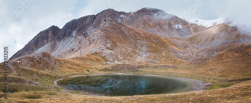 Parc du Queyras, Lac de souliers dans son cirque, Hautes Lapes, France 