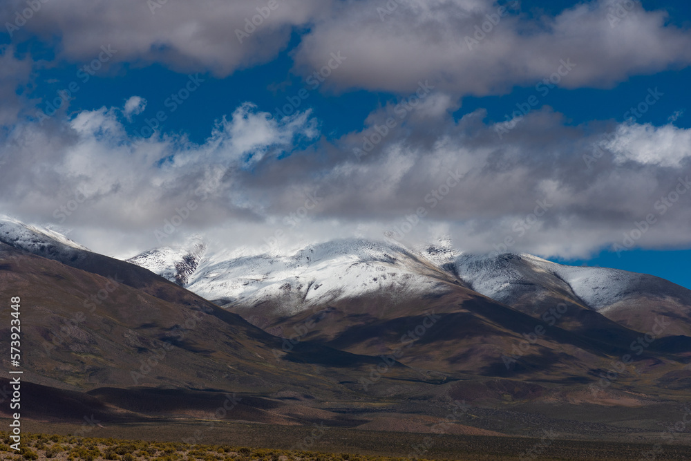 Montaña de colores en la ruta de los seismiles, Fiambala, Catamarca, Argentina