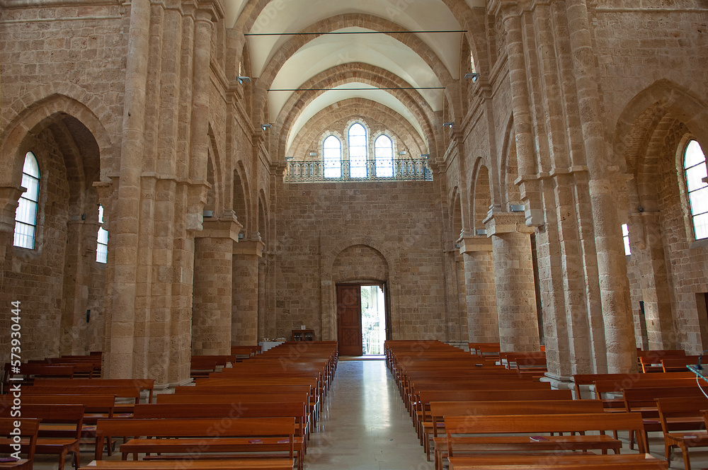 Inneres der Klosterkirche von Kfifan, Libanon