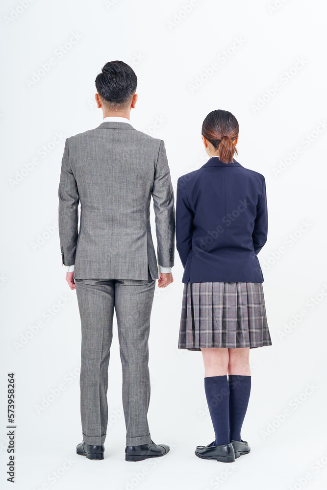 スーツ姿の男性と女子高生 スーツ姿の男性と女子高生