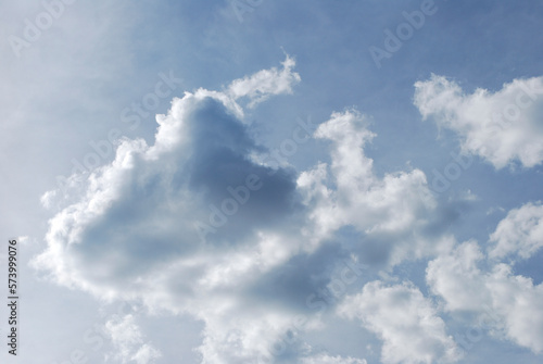 Cloud in the sky © Esteban