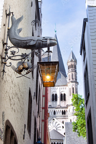 Köln, Altstadtgasse Am Rothenberg mit Blick auf Groß St. Martin