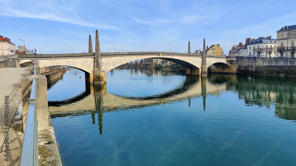 CHALON-SUR-SAONE (Saône et Loire) CHALON-SUR-SAONE (Saône et Loire)