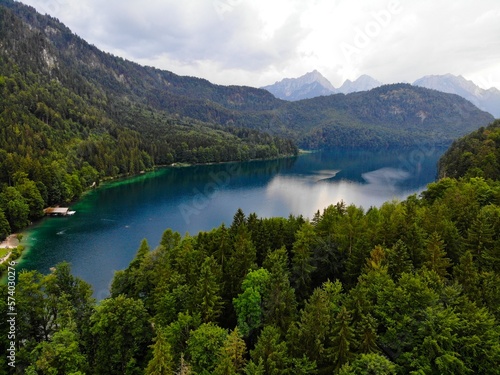 Luftaufnahme vom Alpsee bei Hohenschwangau mit Wolken, Bayern / Deutschland