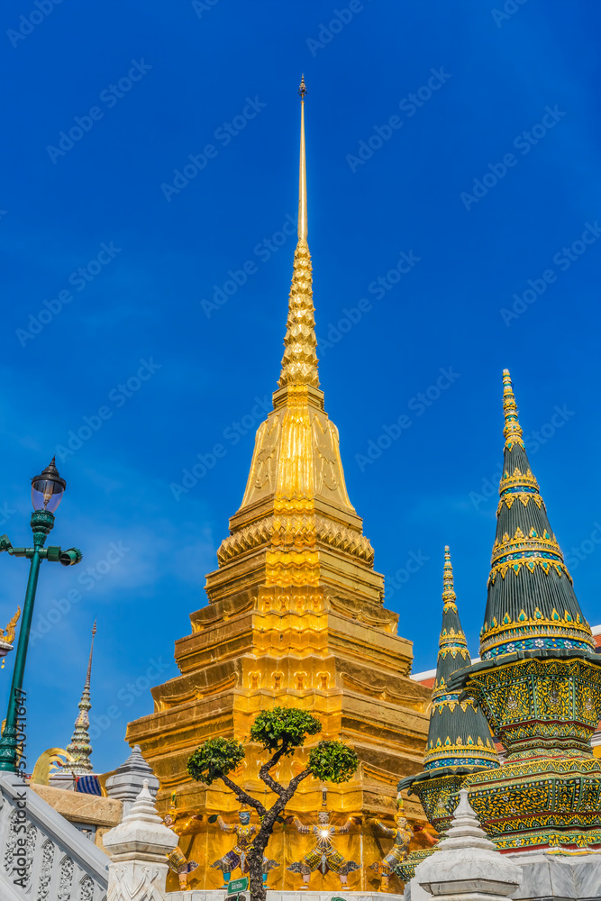 Fototapeta premium Colorful Gold Stupa Pagodas Grand Palace Bangkok Thailand