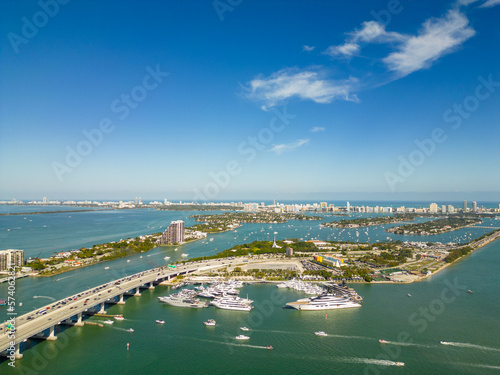 Luxury yachts in Miami during the 20233 boat show © Felix Mizioznikov