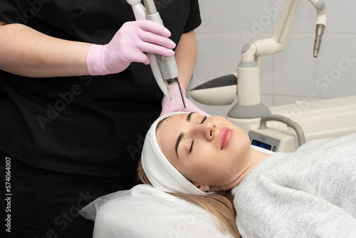Fotografie Doctor cosmetologist makes a laser dermal rejuvenation procedure to a patient