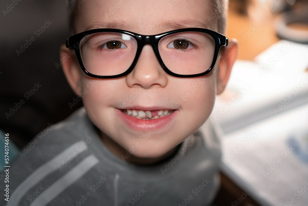 The child loses the front milk tooth The child loses the front milk tooth