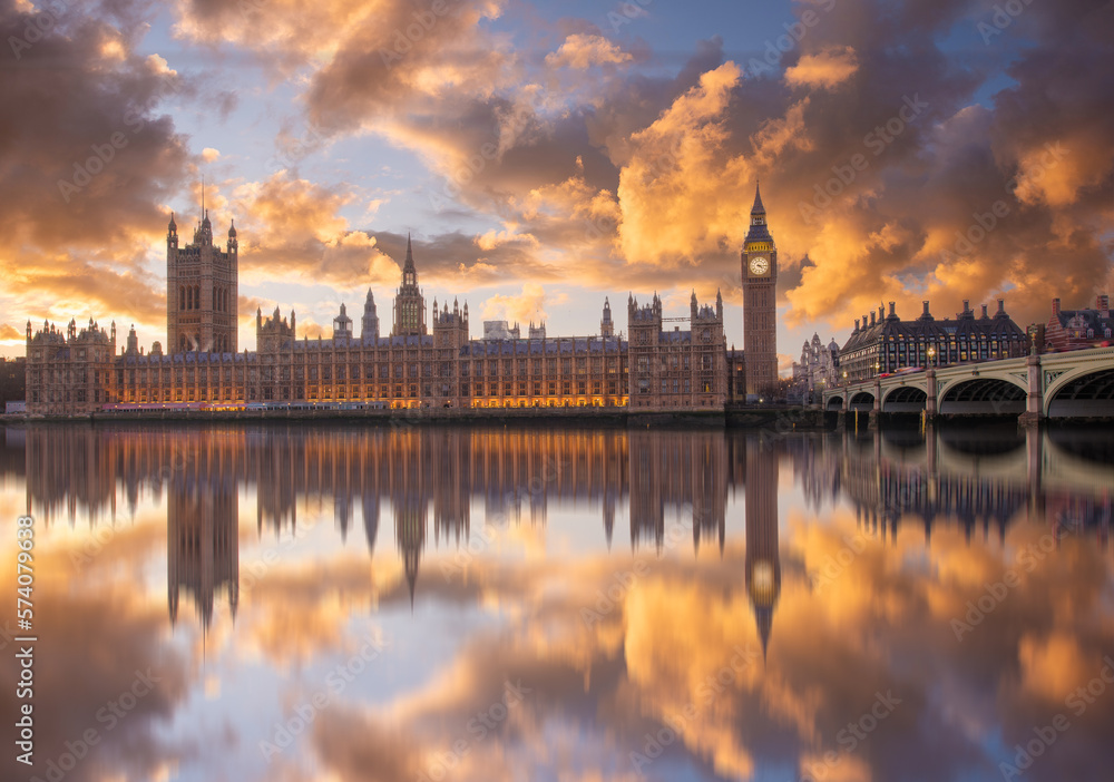 Naklejka premium Big Ben and Houses of Parliament at dusk, London, UK. Colorful sunset