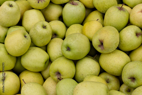 Manzanas  esperando su venta