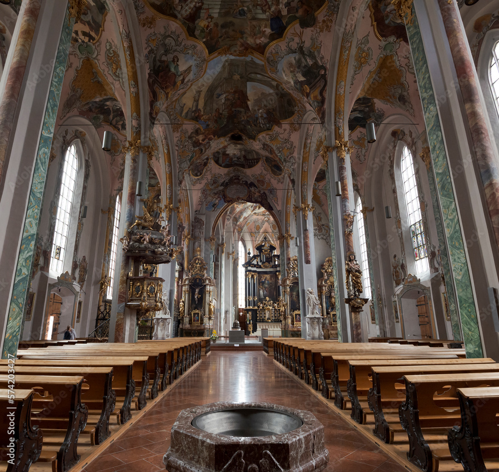 Obraz premium Inside of the parish church of St. Nicholas, in the old town of Hall in Tyrol, Austria