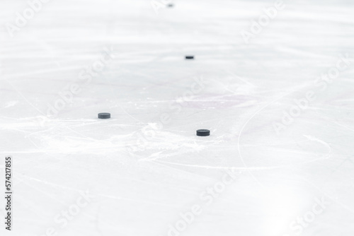 Canvas Print hockey puck on the ice of the winter stadium