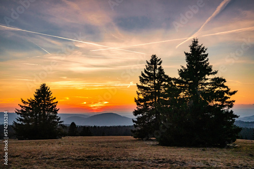 Heidelstein, Rhön, Sonnenuntergang, Abendrot, Sonne, Landschaft, Bäume, Hügel, Natur photo