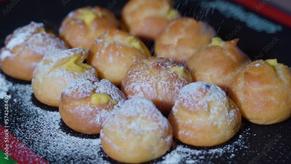 Cream puffs are covered with veiled sugar Cream puffs are covered with veiled sugar