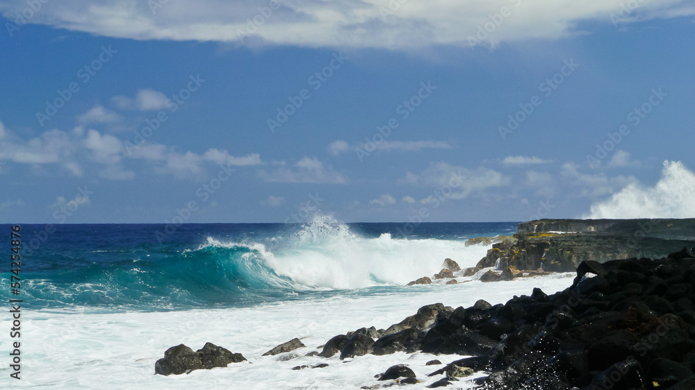 wave breaking on Hawaii shore