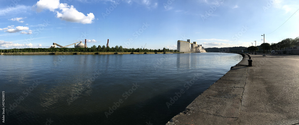 Fototapeta premium Rouen, quai industriel
