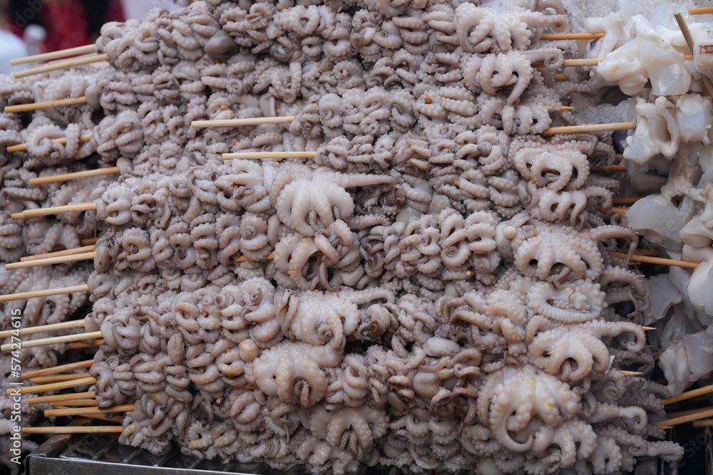 The Chinese area called Yaowarat, Bangkok, Thailand, where tourists from all over the world want to come and taste food such as Fresh squid salad or grilled. Taken on 19 Feb 2023. The Chinese area called Yaowarat, Bangkok, Thailand, where tourists from all over the world want to come and taste food such as Fresh squid salad or grilled. Taken on 19 Feb 2023.