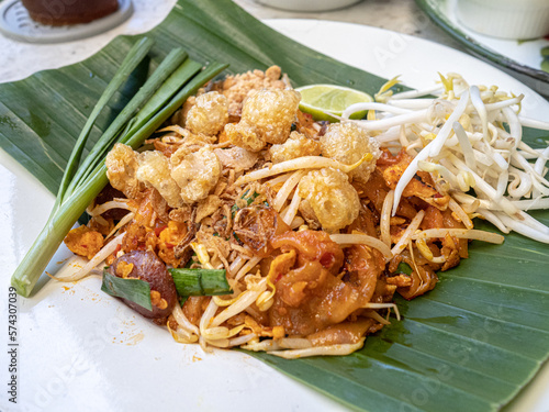Crispy pork belly Pad thai 