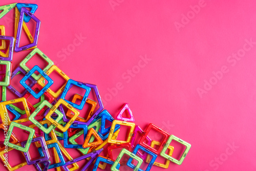 Details of the magnetic constructor on a pink background.