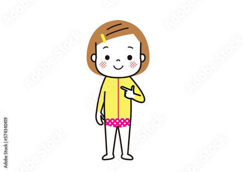 水着の上にラッシュガードを身に着けた女の子