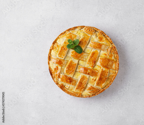 Foto Easter cake from Naples and Pastiera cake from campania Region, top view, copy s