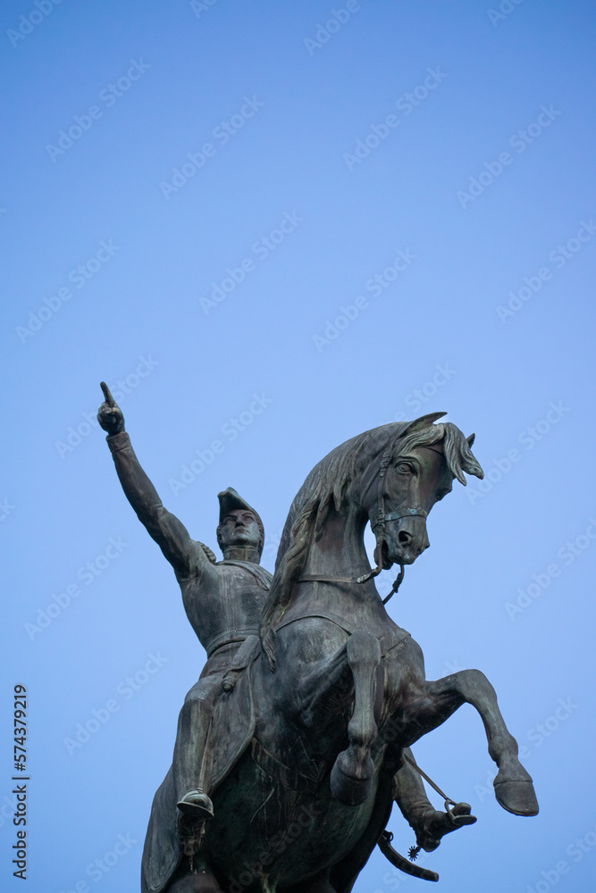 Obraz premium Iron monument to General San Martín in a horse with blue sky in the background, February 2023, Copacabana