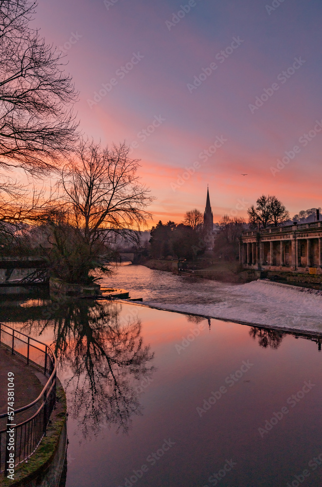 Obraz premium walking around Bath historic city centre at dawn