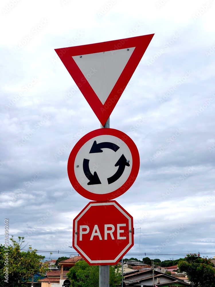 Traffic signs at roundabouts. Give way ou Yield, Stop sign, Roundabout ou Traffic circle Stock