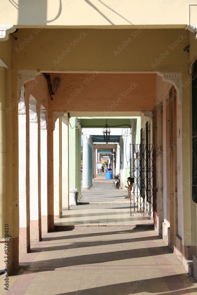 Obraz premium Colonnade in Cienfuegos, Cuba Caribbean