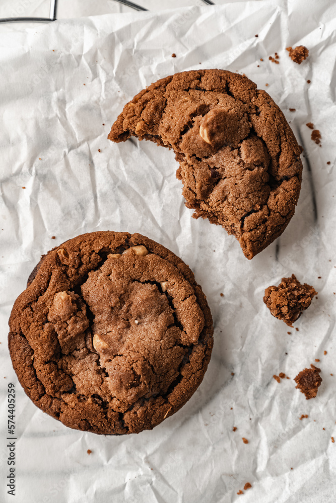 Fototapeta premium chocolate nut chip cookies on plate white background nutella