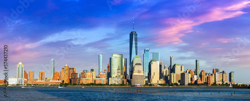 Manhattan cityscape in New York © Sergii Figurnyi