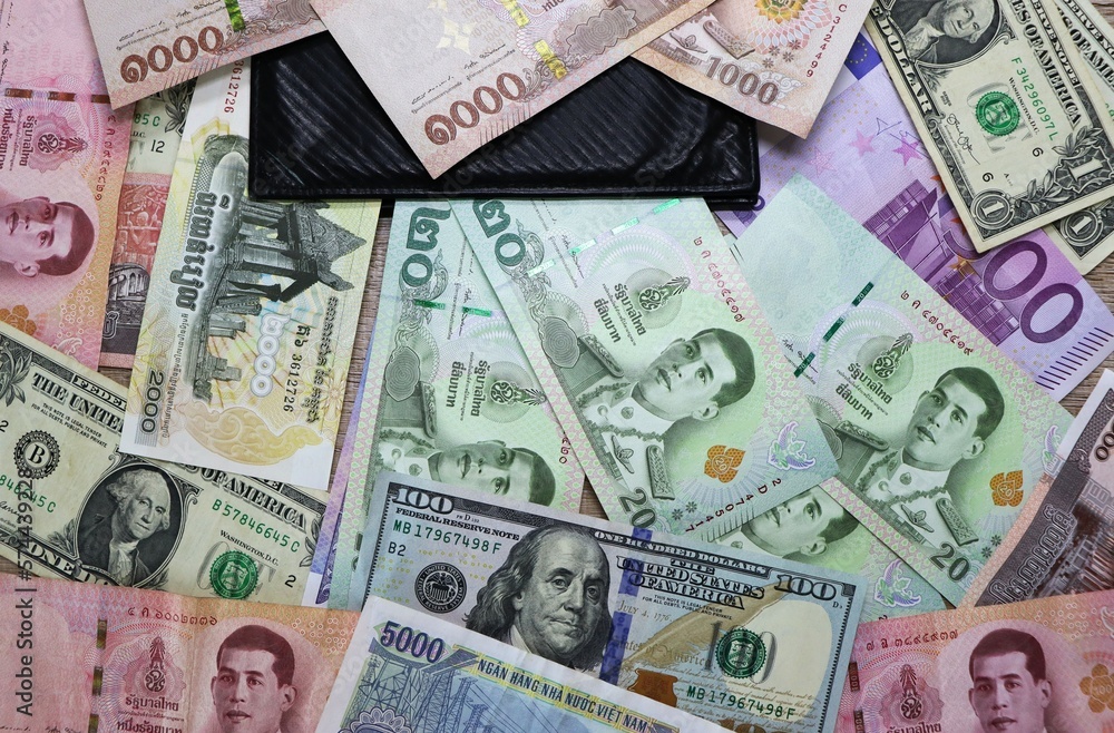 Obraz premium Banknotes of different countries, colored background