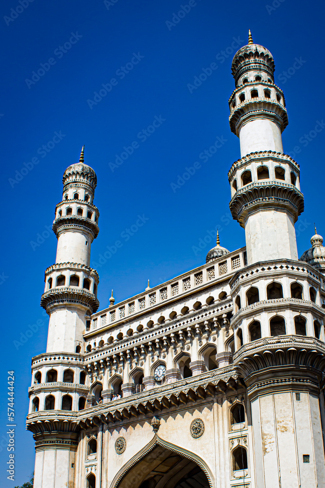 Φωτογραφία The Minarets of the Charminar Mosque Contrast against a Clear Blue Sky in Hydera