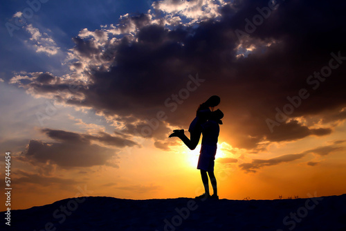 Fototapeta Naklejka Na Ścianę i Meble -  sinueta sunset couple in love, romantic, love, loving couple, romance, intimacy, passion, attraction