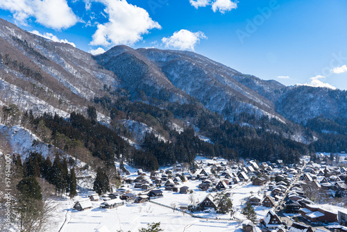 合掌造りで有名な岐阜県にある世界遺産 白川郷の風景