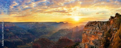 Fototapeta Naklejka Na Ścianę i Meble -  View of Grand Canyon at sunrise