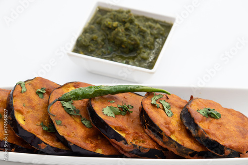 Bengali Eggplant Pakoda Called Begun Bhaja, Baingan Tawa Fry Prepared From Slices Of Brinjal Marinated With Gram Chickpea Flour, Hot Spices Garam Masala. Enjoyed On Holi, Navaratra, Durga Puja, Diwali