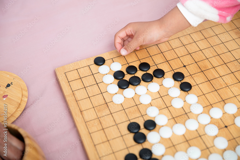 Go up and down the board casual game Go up and down the board casual game
