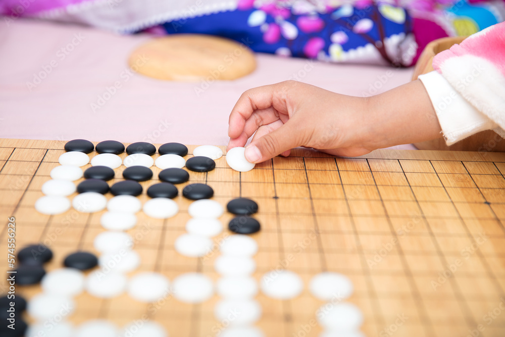 Go up and down the board casual game Go up and down the board casual game