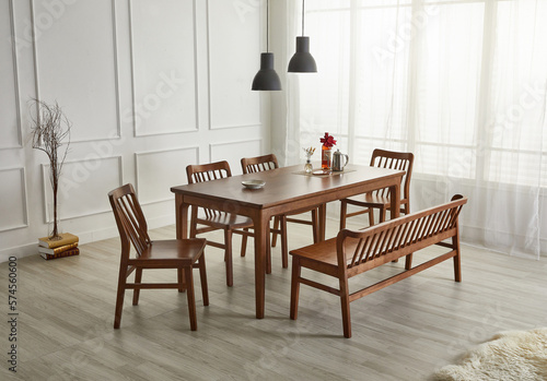 Fotografia Wood dining table landscape with sunlight.