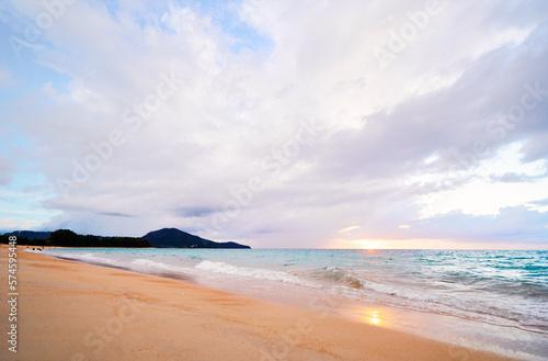 Fototapeta Naklejka Na Ścianę i Meble -  Seascape with sunset on the ocean shore. Beautiful cloudy sky.