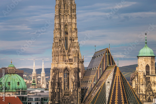 Obraz na płótnie Panoramic view of Vienna cityscape with Cathedrals and domes from above, Austria w salonie