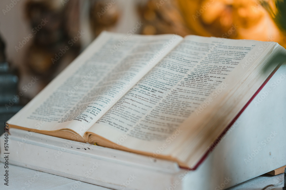 Fototapeta premium aufgeschlagene Bibel