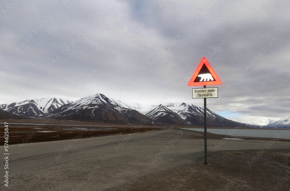 Verkeersbord, Longyearbyen, Spitsbergen; Traffic sign, Longyearbyen, Svalbard