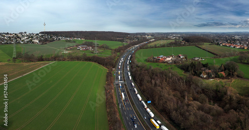 Autobahn A1 zwischen Westofener Kreuz und Schwerte, NRW, Ruhrgebiet, Fahrtrichtung Norden photo