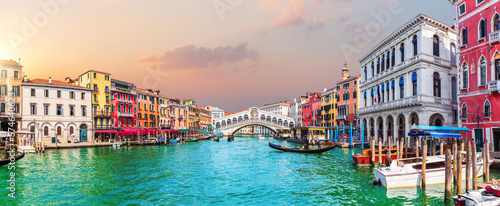 Canvastavla Grand Canal panorama near the Rialto Bridge in the Lagoon of Venice, Italy