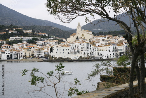 Cadaqués, village de pêcheurs, dans la région de Catalogne,  près du cap Creus, le point le plus oriental de l'Espagne, sur la Costa Brava