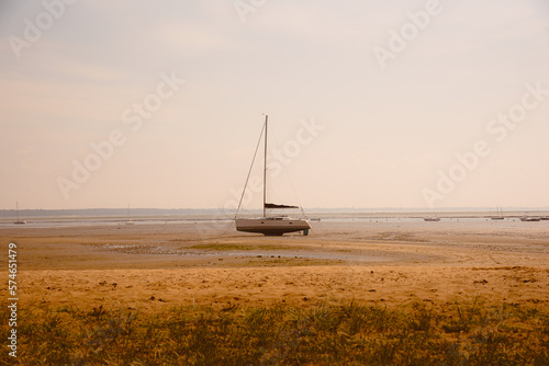 Bateau piégé par la marée, Bassin d'Arcachon, France