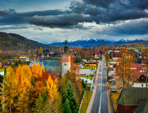 Fototapeta Naklejka Na Ścianę i Meble -  The autumn landscape of Bialka Tatrzanska village with a view of the Tatra Mountains. Poland