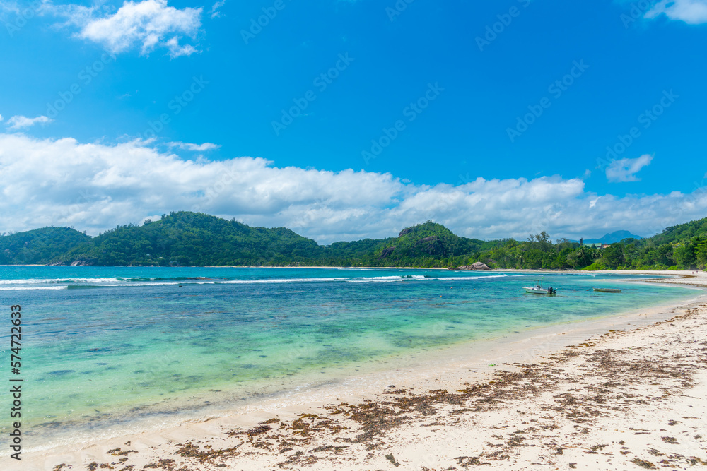 Blue sky over Baie Lazare beach